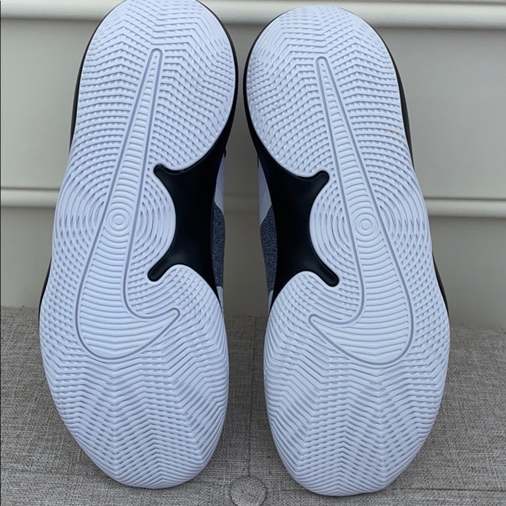 Air Precision II Basketball Shoe - Picture 5 of 6